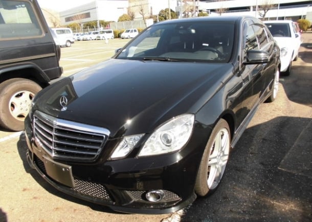 A proper sports sedan like this Benz E350AMG has got the classic looks, the excellent handling, the strong braking, and the big-time power 