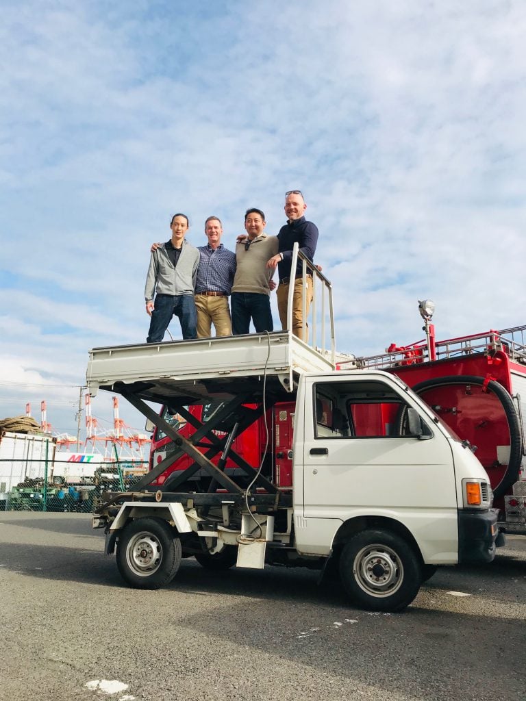 Kei Truck useful for all work Golf Course, Farm, Landscaping Road Maintenance. Scissors Lift for golf course tree cutting. Import direct from Japan