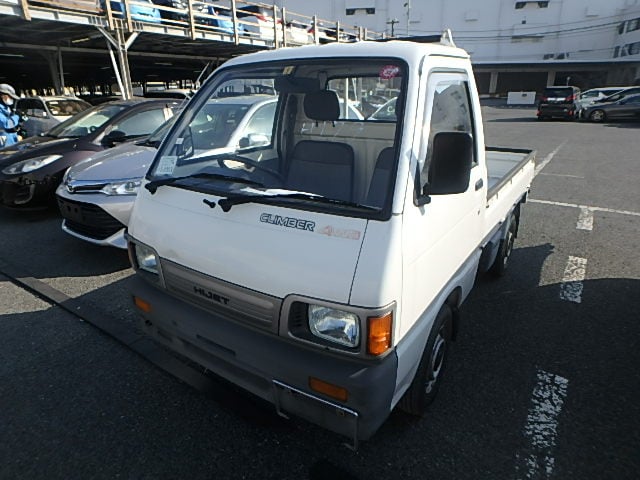 Low KMS mileage clean no corrosion 4wd kei mini truck Perfect little work truck Cheap Import Export 25 year rule USA JDM Import yours today from used cars vehicle auctions Japan Straight to your door