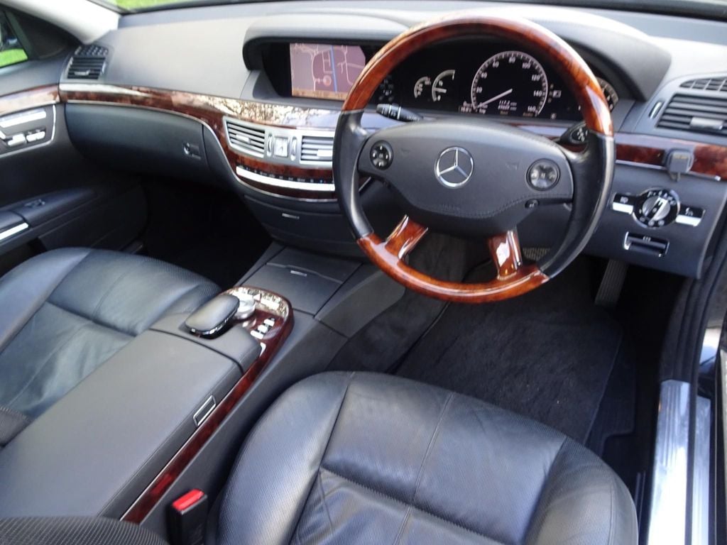 Mercedes-Benz S 320 CDI limo front seats
