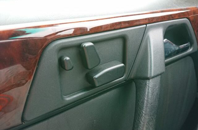 des-Wagon-door-handle-power-windows-640x456