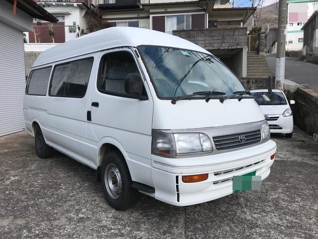 Hiace imported from us here in Japan, you're looking at the 2.8 liter Diesel straight four or the 3.0 liter Diesel straight four