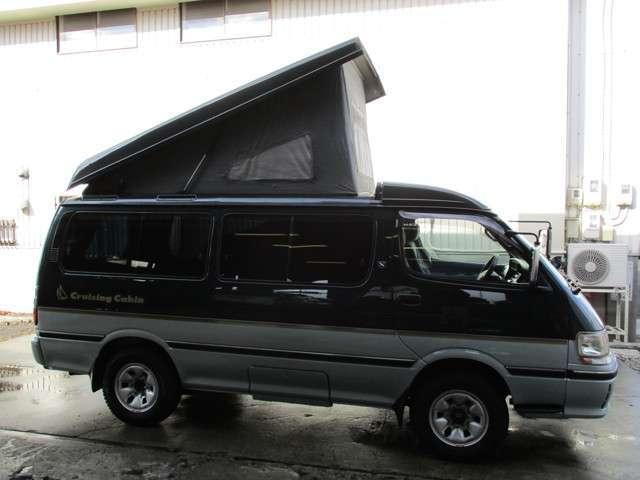 7.-Toyota-Hiace-Wagon-Camper-Van-Conversion-in-Japan-with-pop-top