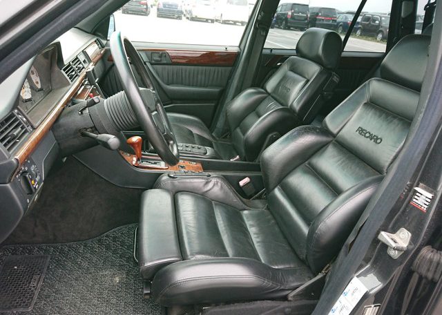 11 Mercedes Wagon driver side interior
