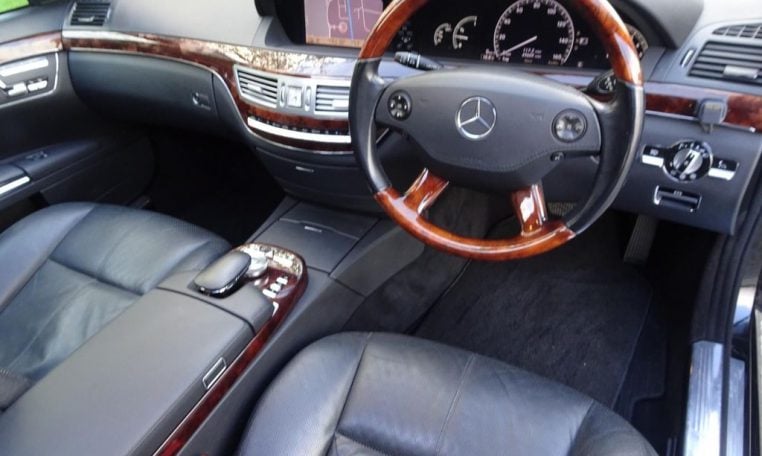 Mercedes-Benz S 320 CDI limo front seats