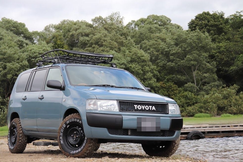 4WD Probox Van can handle rough roads. Body lift kit available. I want to buy from Japan