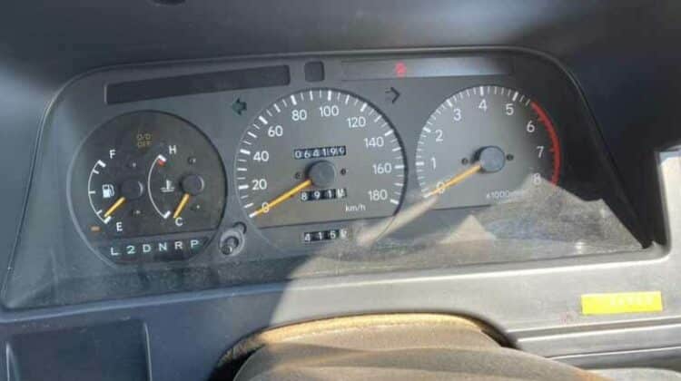 14-Toyota-Hiace-Van-R100-instrument-cluster.-Want-good-price-Hiace-van-gas-engine-self-import-from-Japan.-Work-with-Japan-Car-Direct-756x456
