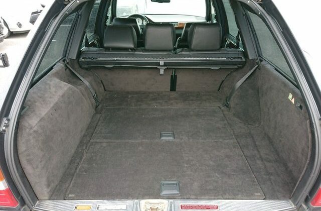 14-Mercedes-Wagon-luggage-compartment-640x456.jpg
