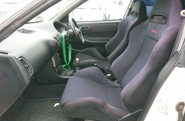 16-Integra-R-Type-imported-to-USA-from-Japan.-Front-seats-from-passenger-side.-Clean-with-little-wear.-JCD-640x456