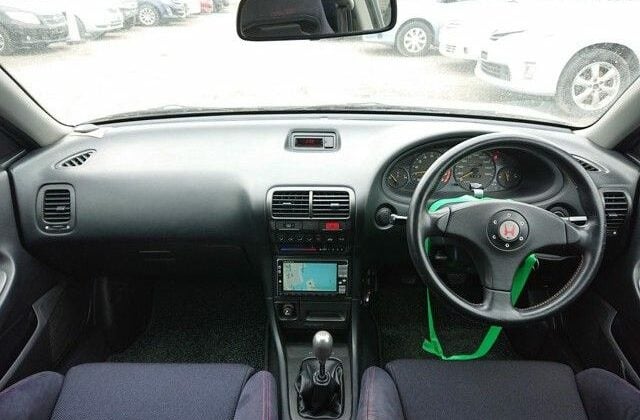 17-Integra-R-Type-imported-to-USA-from-Japan.-Cockpit.-All-clean-with-little-wear.-Car-exported-by-Japan-Car-Direct-640x456