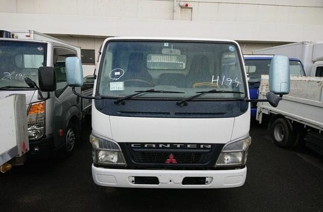 2-2006-Mitsubishi-Canter-Dump-Truck.-Best-2-3-ton-Dump-front-view