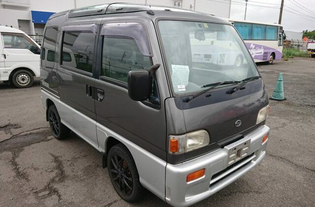 2-Subaru-Sambar-Diaz-front-left-high-roof-640x456