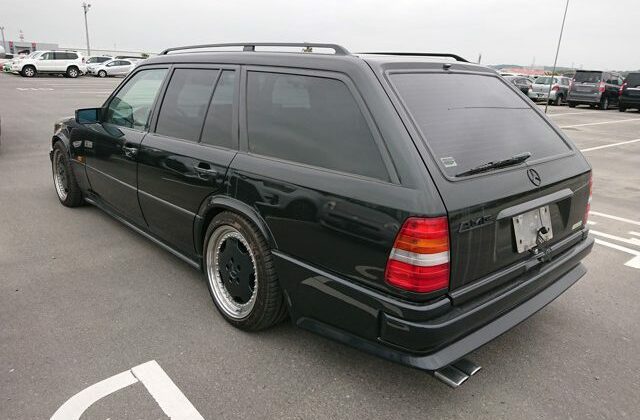6-Mercedes-Wagon-back-left-640x456