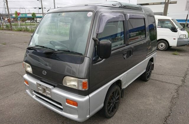 8-Subaru-Sambar-Diaz-mini-van-spacious-sleep-in-storage-640x456