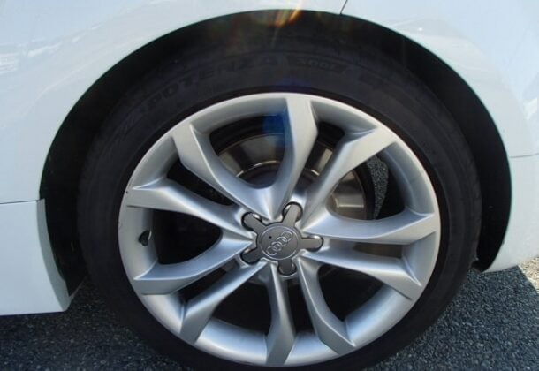 Clean-Used-Audi-bought-in-Japan.-Wheels-clean-and-rubber-good.-Car-well-maintained-by-original