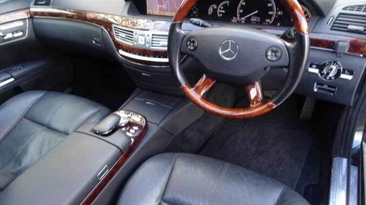 Mercedes-Benz-S-320-CDI-limo-front-seats-762x456