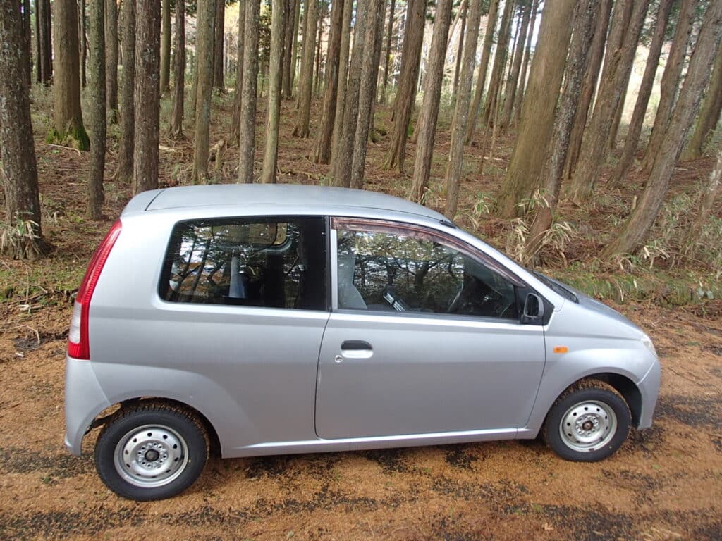 Daihatsu Mirai side view