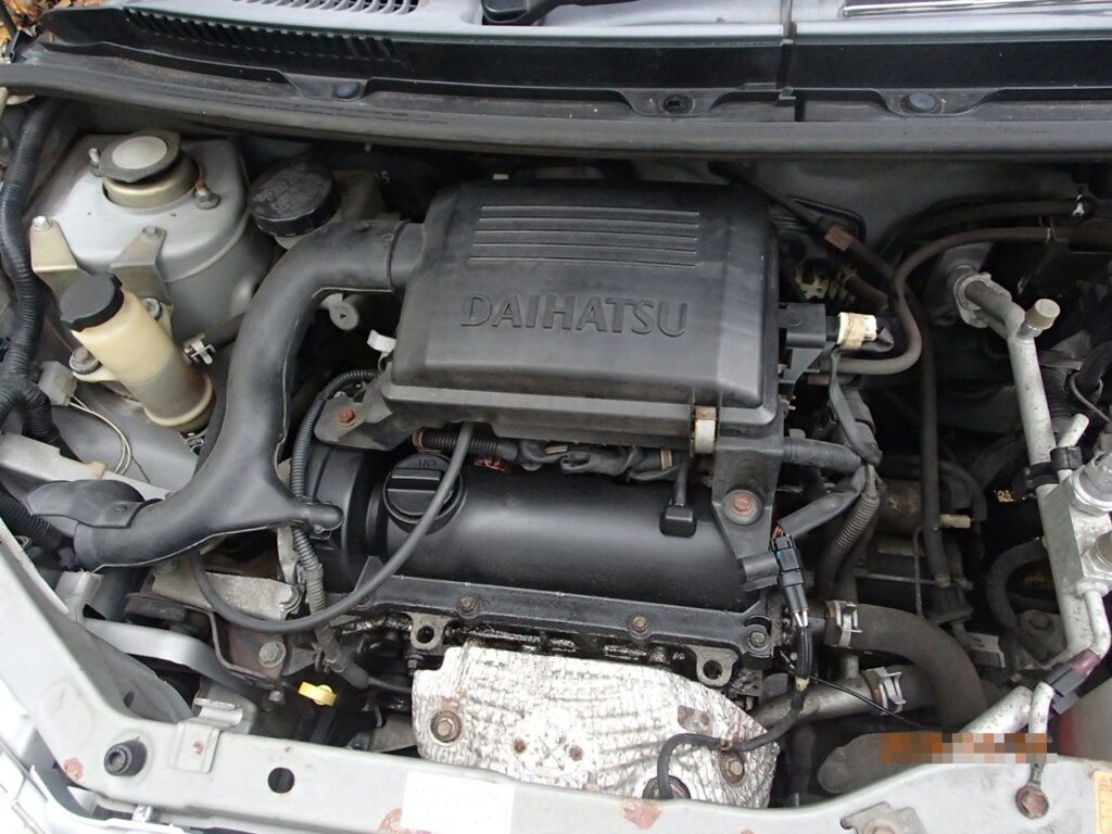 Daihatsu Mira Engine view