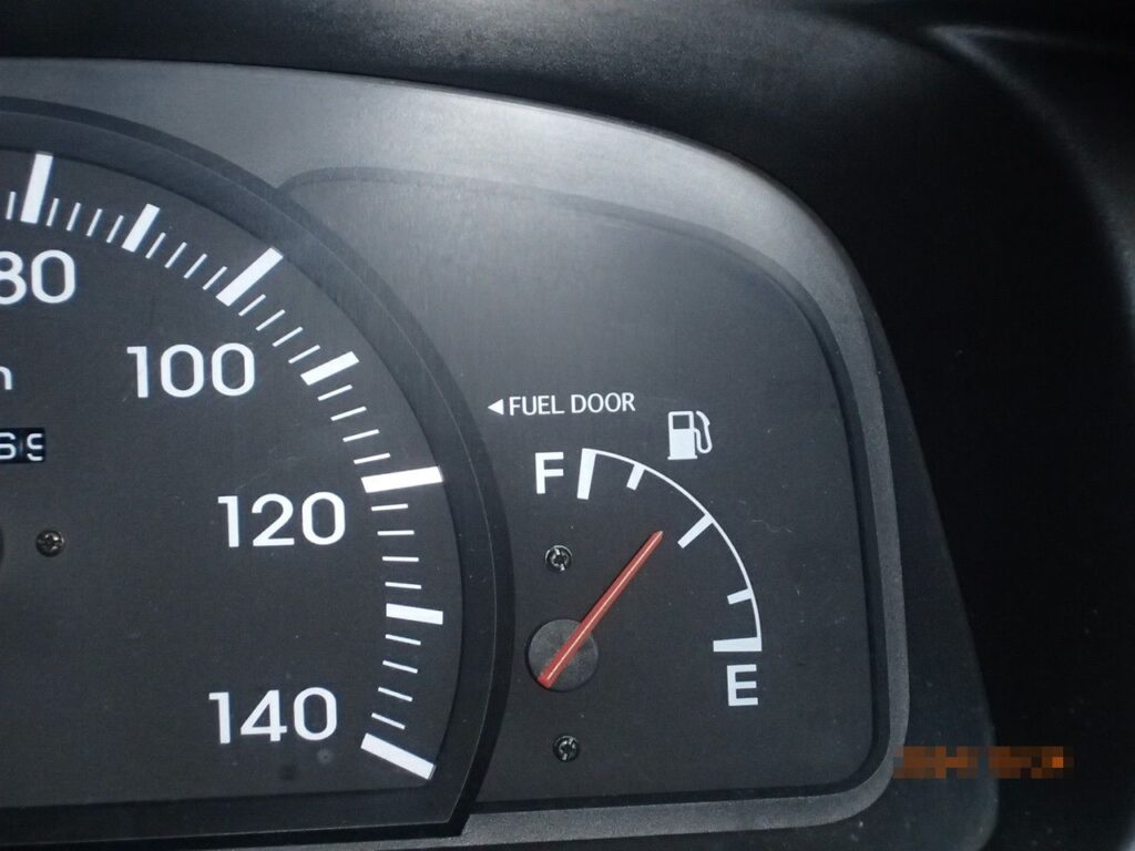 Daihatsu Mira gauge cluster view